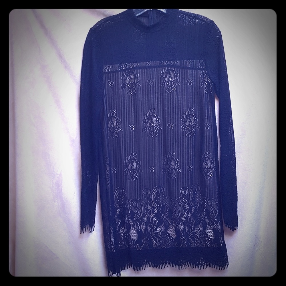 🌴Forever 21 Black lace with flesh-colored lining
